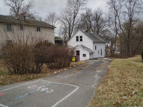 947 Pearl Lake Rd, Waterbury, CT 06706-2233