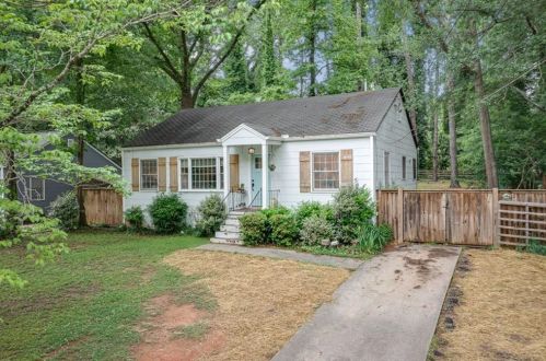 1963 Beecher Rd, Atlanta, GA 30310-2235