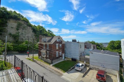 206 Hastings St, Cincinnati OH 45219-1420 exterior