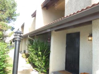 7726 Via Napoli, Burbank, CA 91504-1706