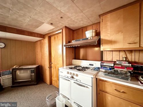 1113 Hunting Park Ave, Philadelphia PA 19140-2830 exterior