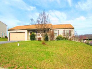 53 Brookfield Dr, Lebanon, PA 17046-1882
