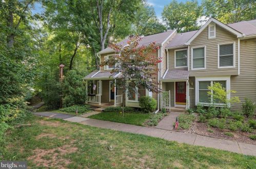 1500 Poplar Grove Dr, Herndon, VA 20194-1729