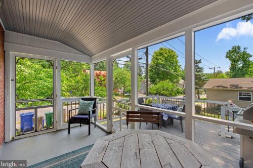 800 Easley St, Silver Spring MD 20910-4587 exterior