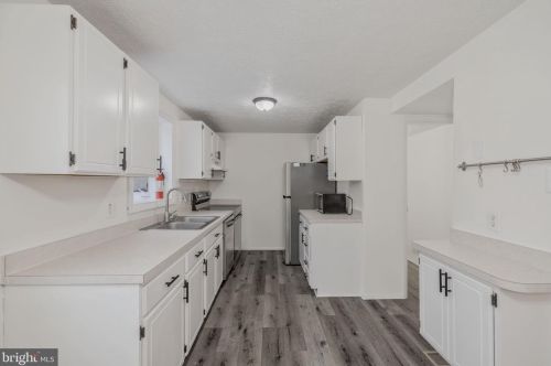 8105 Willowdale Ct, Springfield VA  22153-3620 exterior