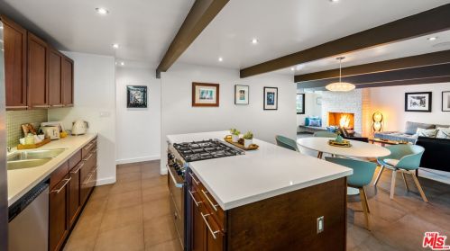 2430 Bywood Dr, Glendale CA  91206-4703 exterior