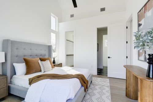 4907 Delores Ave, Austin TX  78721-2107 exterior