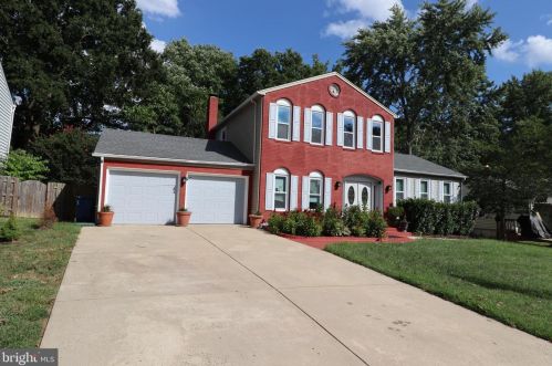 8005 Lake Pleasant Dr, Springfield VA  22153-3005 exterior