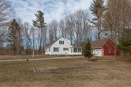 2 Snow Ln, Hollis, NH 03049-6117