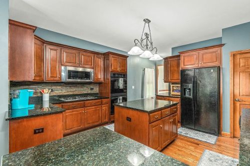 5 Crenshaw Ct, Lemont IL  60490-6614 exterior