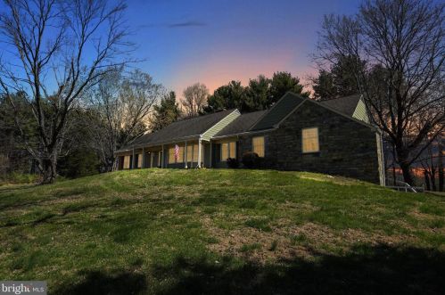 6811 White Rock Rd, Clifton, VA 20124-1434