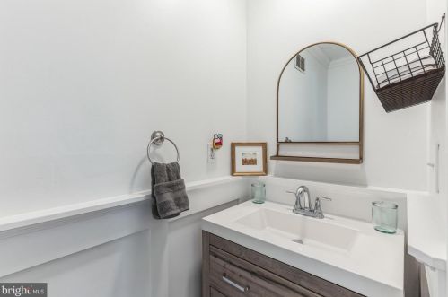 1240 Catharine St, Philadelphia PA  19147-2627 exterior