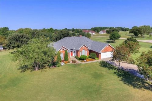 67 Granada Dr, Shawnee, OK 74804-3380