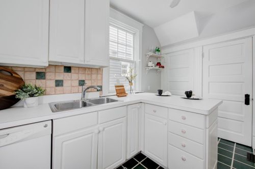 3780 Drake Ave, Cincinnati OH  45209-2150 exterior