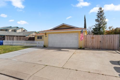 3832 Tahiti Ln, Modesto, CA 95356-1106