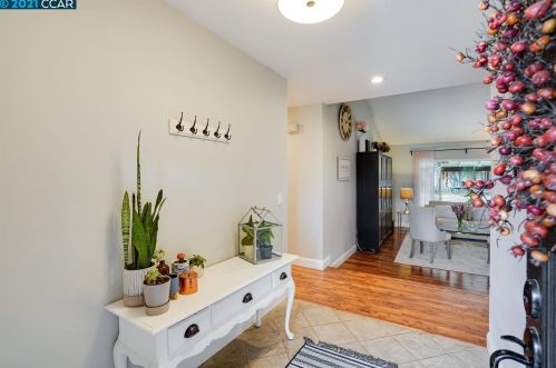 5210 Jomar Dr, Concord CA  94521-2343 exterior