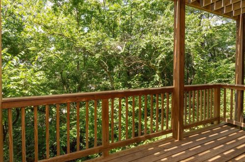 947 Auburnview Dr, Cincinnati OH  45206-2582 exterior