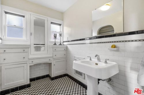 1109 Cedar St, Glendale CA  91207-1728 exterior