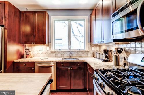 225 Gravers Ln, Philadelphia PA 19118-2802 exterior