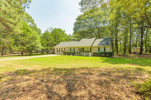 132 Hudgen Rd, Newnan, GA 30265-1523
