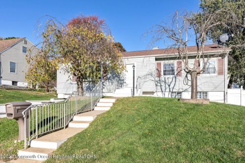 15 Oregon Ave, Hazlet, NJ 07730-2215