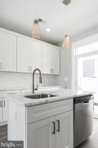 1937 4 St, Philadelphia PA 19140-2417 exterior