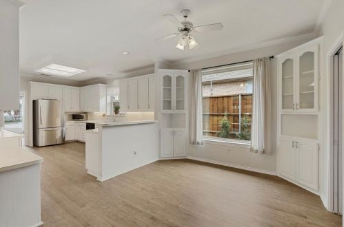 2221 Lorraine Dr, Carrollton TX 75006-4322 exterior