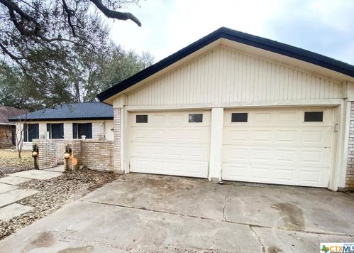 201 Castleway St, Victoria, TX 77904-1744