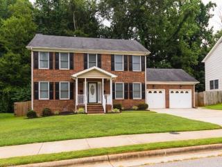 2537 Corinth Dr, Greensboro, NC 27406-4783