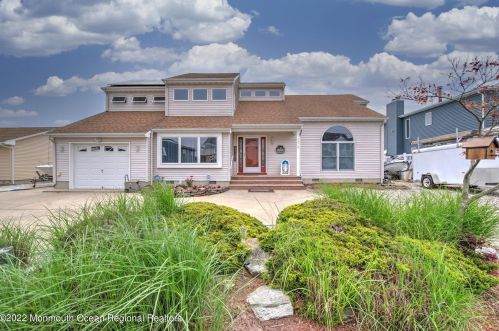 1210 Varuna Dr, Lacey, NJ 08731-2022