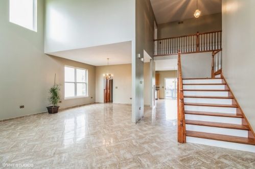 571 Barclay Dr, Lemont, IL 60440-6108