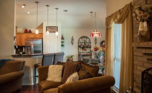 1821 Canterbury Cir, Fort Worth TX  76112-4001 exterior