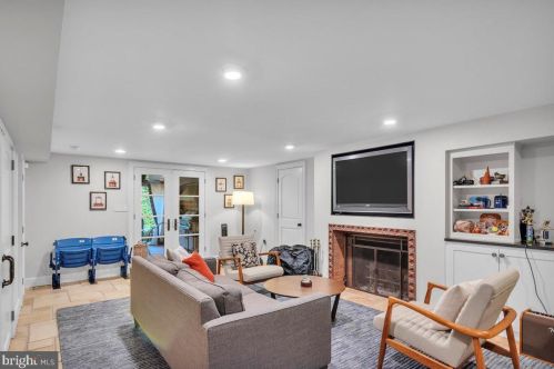 145 Winding Way, Tavistock NJ 08033-3642 exterior