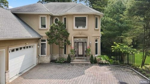 89 Columbus Ave, Closter, NJ 07624-2406
