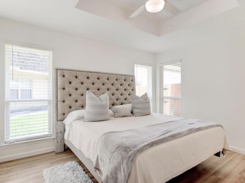 2923 Allister St, Dallas TX  75229-2460 exterior