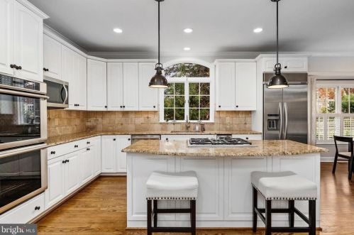 3 Kings Ln, Tavistock NJ 08033-1230 exterior