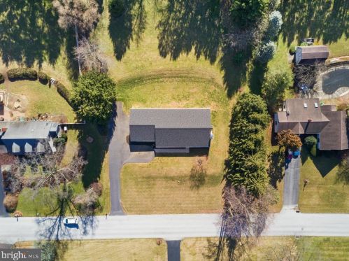 2146 Stonecrest Dr, Lancaster PA  17601-5437 exterior