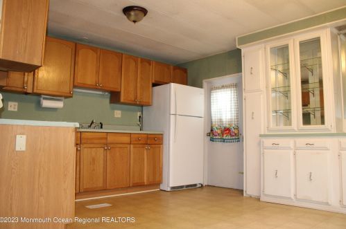 99 Woodchuck Pkwy, Lakehurst, NJ 08759-3631
