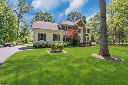 878 Ardsley Ln, Bridgewater, NJ 08807-1188