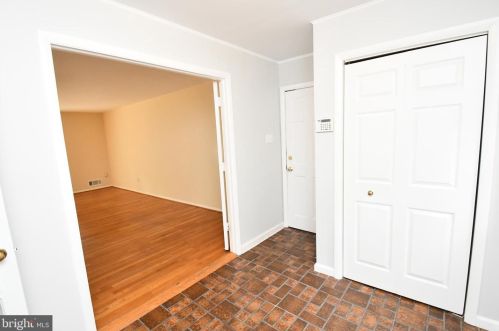 6711 Bracken Ct, Springfield, VA 22152-2416