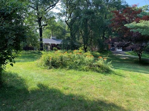 29 Chicken St, Wilton CT  06897-1807 exterior