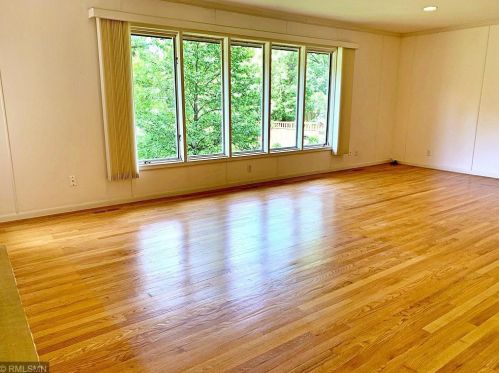 375 Floral Ave, Saint Paul MN  55126-5331 exterior