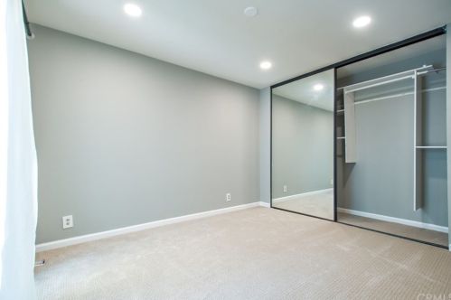 19 Woodland Dr, Irvine CA  92604-4534 exterior