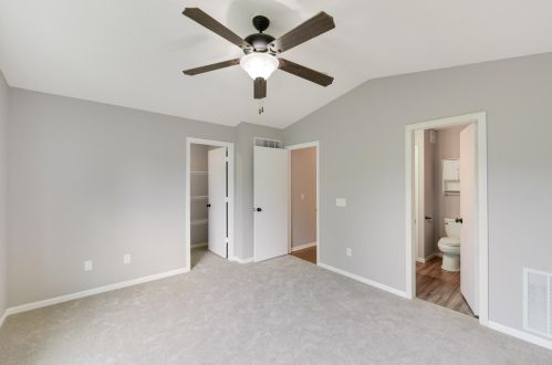 2093 Gresham Ave, Saint Paul MN  55128-4409 exterior