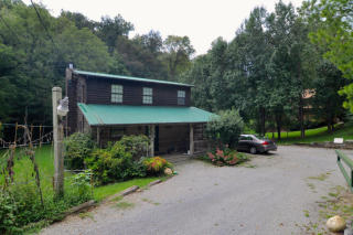135 Black Mash Hollow Rd, Townsend, TN 37882-3917
