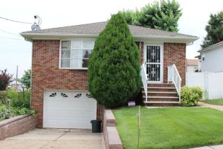 34 Elizabeth Ct, Secaucus, NJ 07094-3841