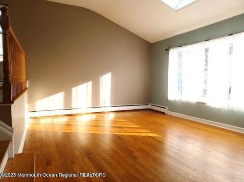 32 Eisele Ave, Tinton Falls NJ  07712-4174 exterior