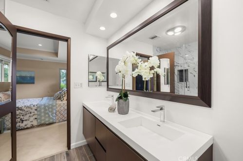 1430 Greenbriar Rd, Glendale CA  91207-1053 exterior