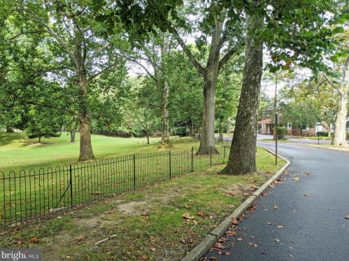 41 Friends Ave, Haddonfield NJ 08033-1500 exterior