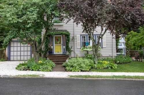 81 Alhambra Cir, Providence, RI 02905-3416